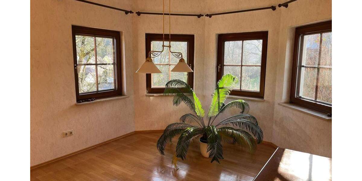 Einfamilienhaus Lawitz - 9 Zimmer, 303 m&sup2;, 365.000&euro; | Angebot:25834746