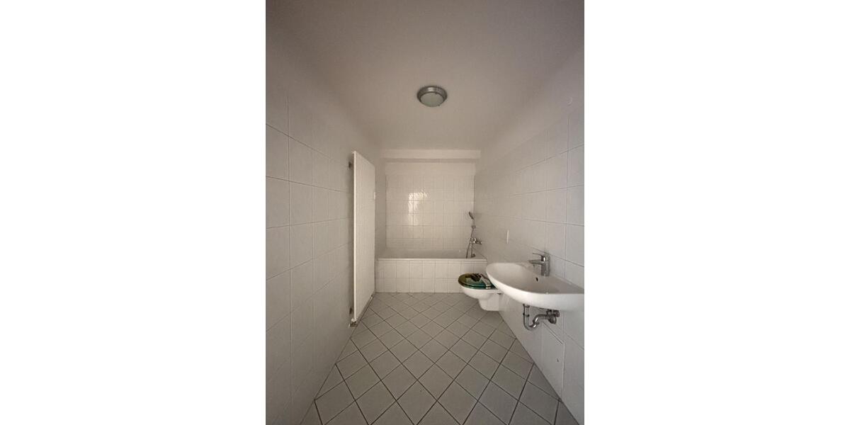 Etagenwohnung Frankfurt (Oder) - 2 Zimmer, 72 m&sup2;, 560&euro; | Angebot:22713986