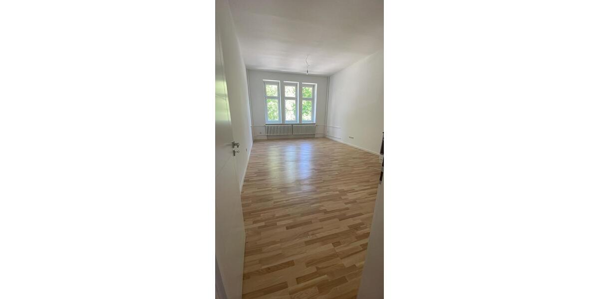 Etagenwohnung Frankfurt (Oder) - 2 Zimmer, 80 m&sup2;, 915&euro; | Angebot:24510547