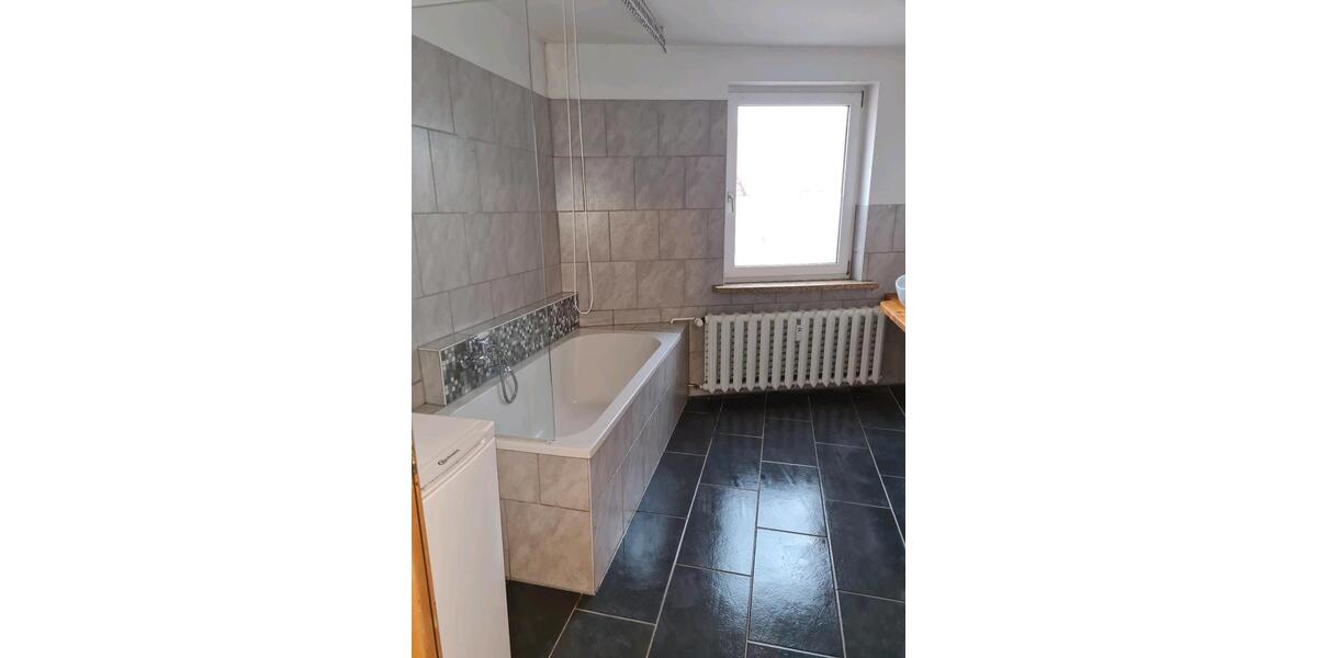 Etagenwohnung Eisenhüttenstadt - 3 Zimmer, 93 m&sup2;, 970&euro; | Angebot:25189748