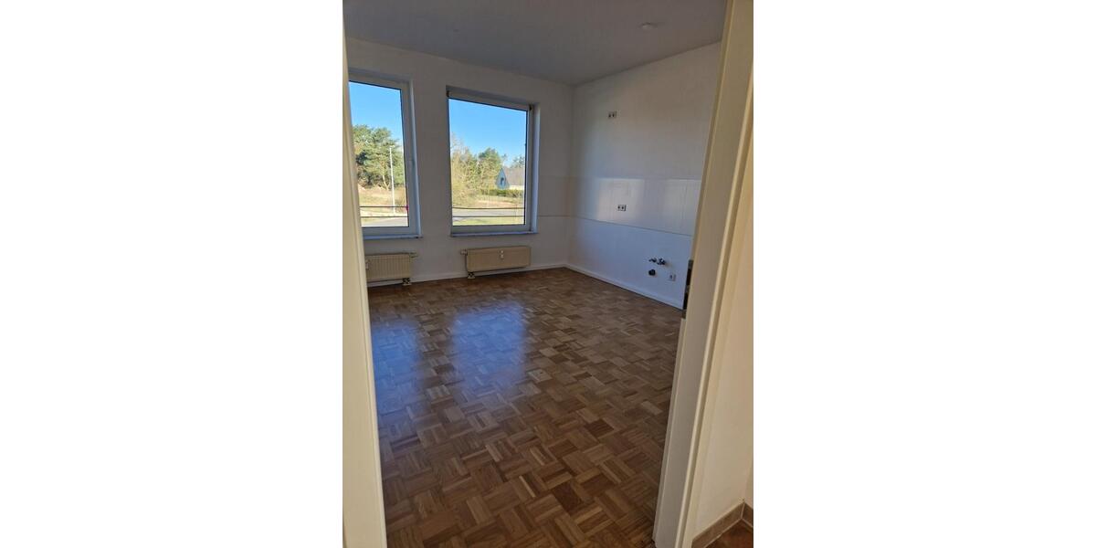 Etagenwohnung Eisenhüttenstadt - 3 Zimmer, 120 m&sup2;, 1.000&euro; | Angebot:25329397