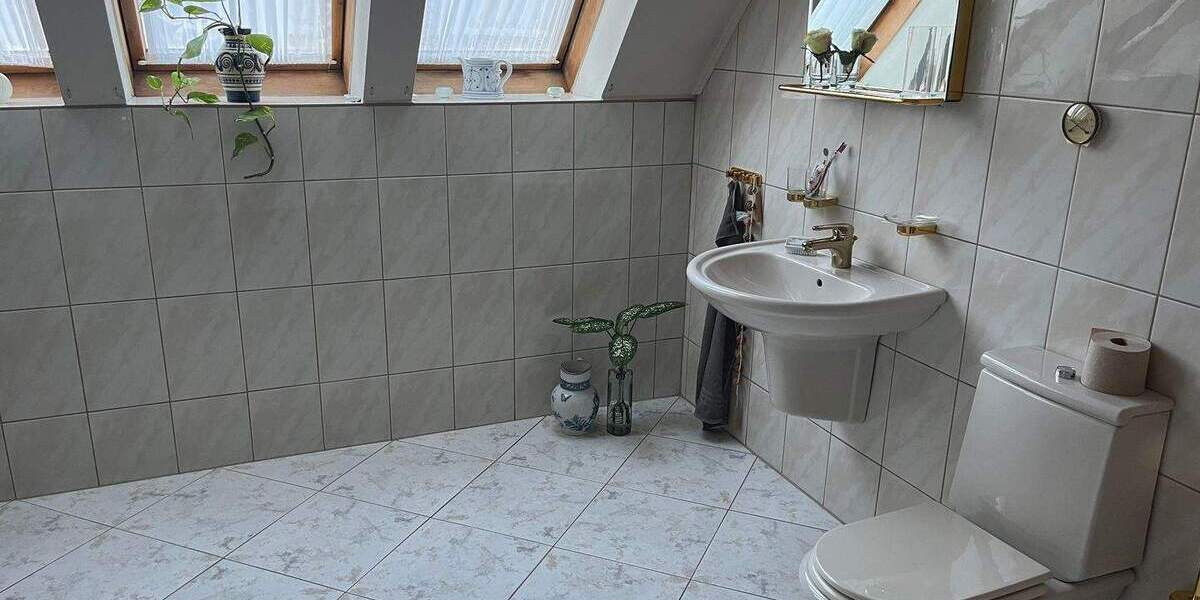 Einfamilienhaus Lawitz - 9 Zimmer, 303 m&sup2;, 365.000&euro; | Angebot:25834746