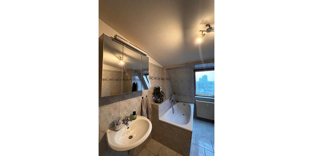 Dachgeschoßwohnung Frankfurt (Oder) - 2 Zimmer, 65 m&sup2;, 357&euro; | Angebot:25964424