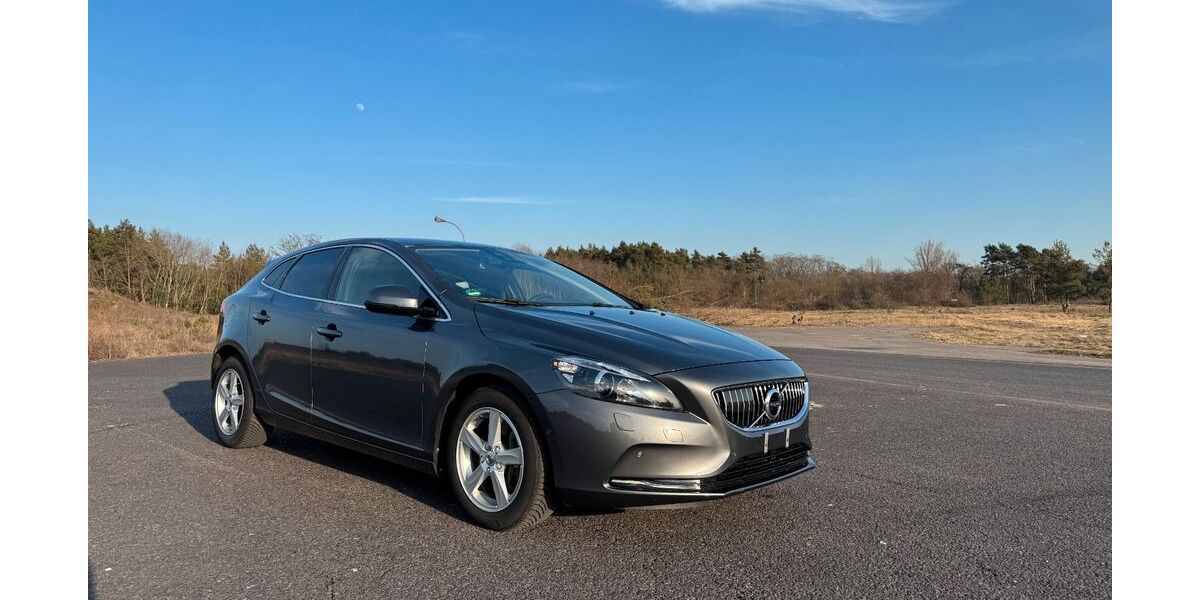 Volvo V40 213.000 km 9.099 &euro; Eisenhüttenstadt 15890