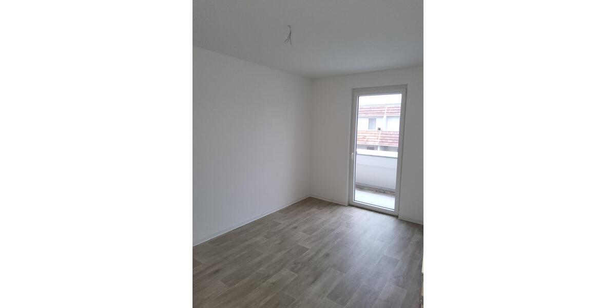 Etagenwohnung Frankfurt (Oder) - 3 Zimmer, 93 m&sup2;, 858&euro; | Angebot:25362531