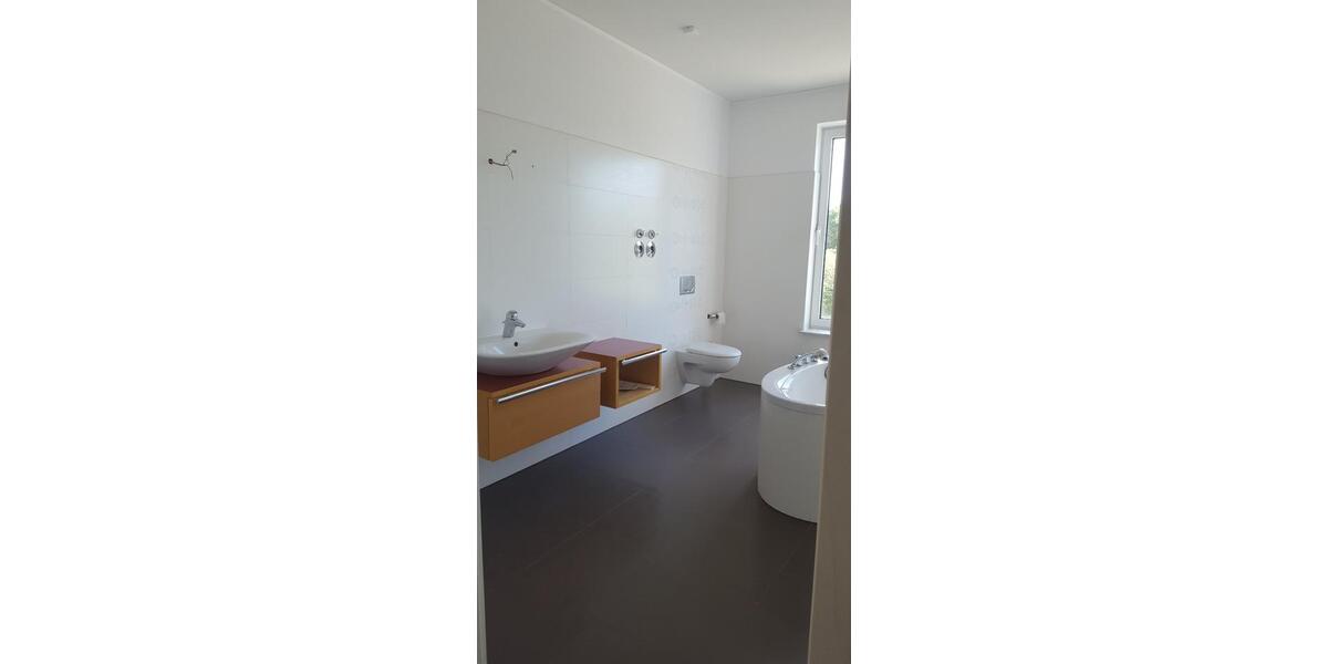 Etagenwohnung Eisenhüttenstadt - 3 Zimmer, 120 m&sup2;, 1.000&euro; | Angebot:25329397