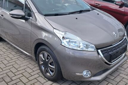 Peugeot 208 90.300 km 4.999 &euro; Vierlinden OT Diedersdorf 15306