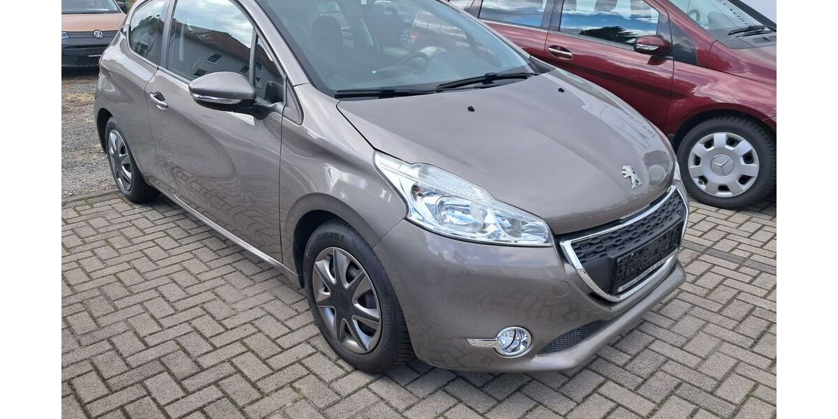 Peugeot 208 90.300 km 4.999 &euro; Vierlinden OT Diedersdorf 15306