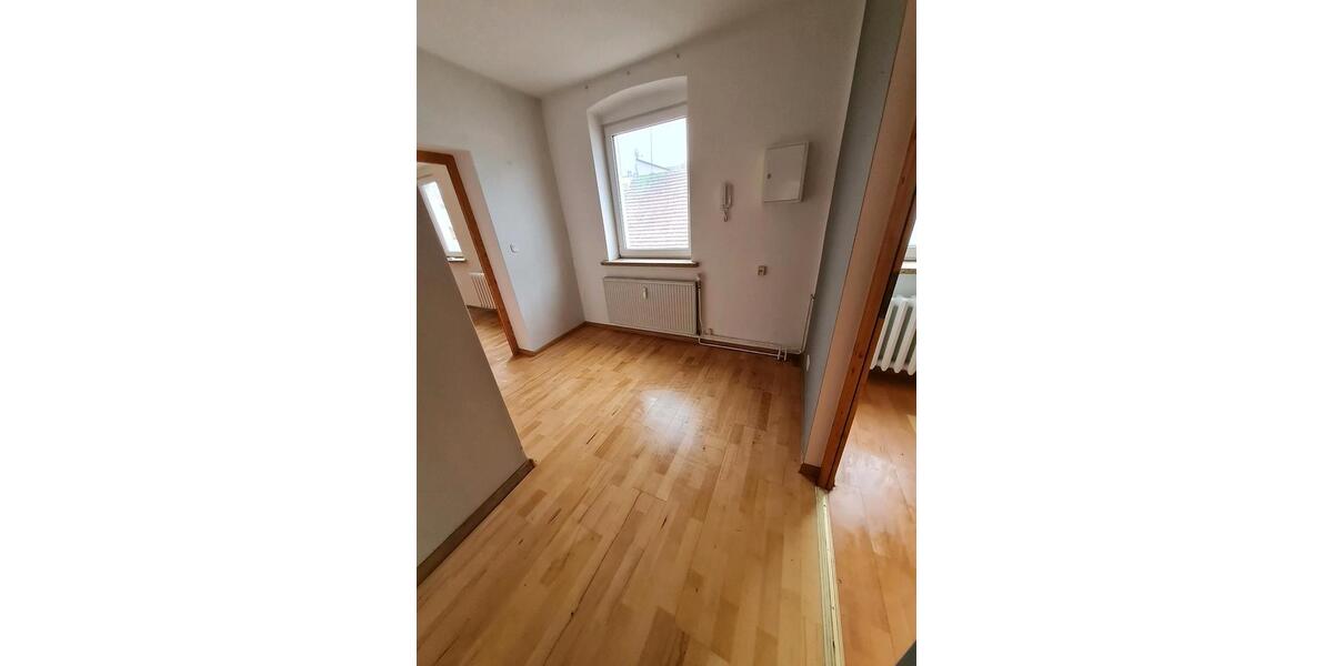 Etagenwohnung Eisenhüttenstadt - 3 Zimmer, 93 m&sup2;, 970&euro; | Angebot:25189748