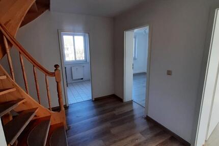 Wohnung Eisenhüttenstadt - 3 Zimmer, 84 m&sup2;, 585&euro; | Angebot:25430311