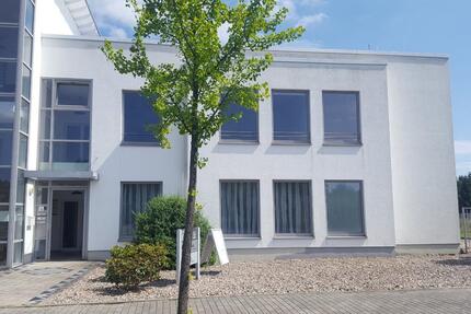 Wohnung Eisenhüttenstadt - 3 Zimmer, 120 m&sup2;, 1.000&euro; | Angebot:25329397