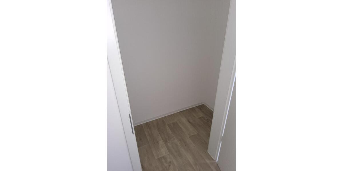 Etagenwohnung Frankfurt (Oder) - 3 Zimmer, 93 m&sup2;, 858&euro; | Angebot:25362531