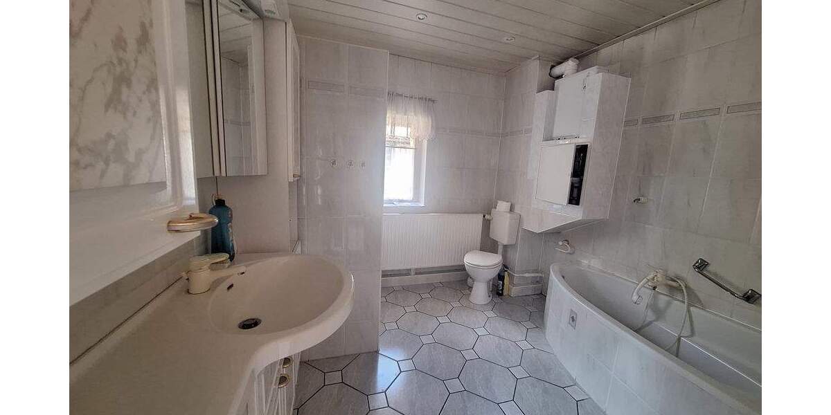 Einfamilienhaus Neuzelle - 9 Zimmer, 188 m&sup2;, 199.900&euro; | Angebot:25663571