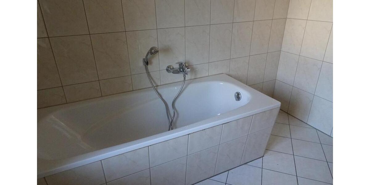 Etagenwohnung Eisenhüttenstadt - 3 Zimmer, 92 m&sup2;, 750&euro; | Angebot:26491470
