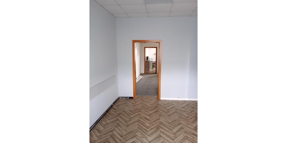 Doppelhaushälfte Eisenhüttenstadt - 8 Zimmer, 200 m&sup2;, 1.800&euro; | Angebot:26610220