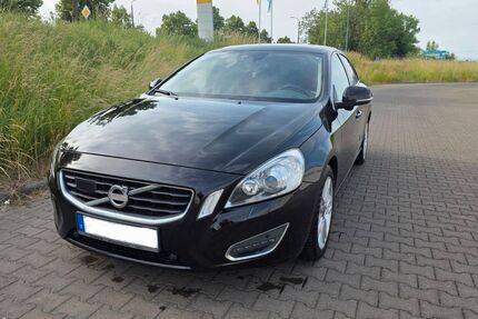 Volvo S60 121.890 km 7.700 &euro; Frankfurt 15234