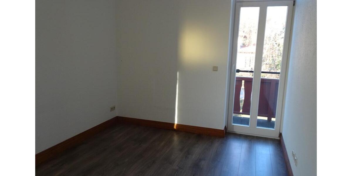 Etagenwohnung Eisenhüttenstadt - 3 Zimmer, 92 m&sup2;, 750&euro; | Angebot:26491470