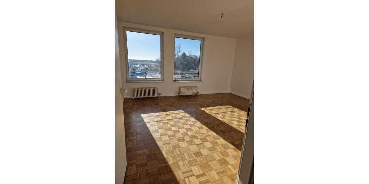 Etagenwohnung Eisenhüttenstadt - 3 Zimmer, 120 m&sup2;, 1.000&euro; | Angebot:25329397