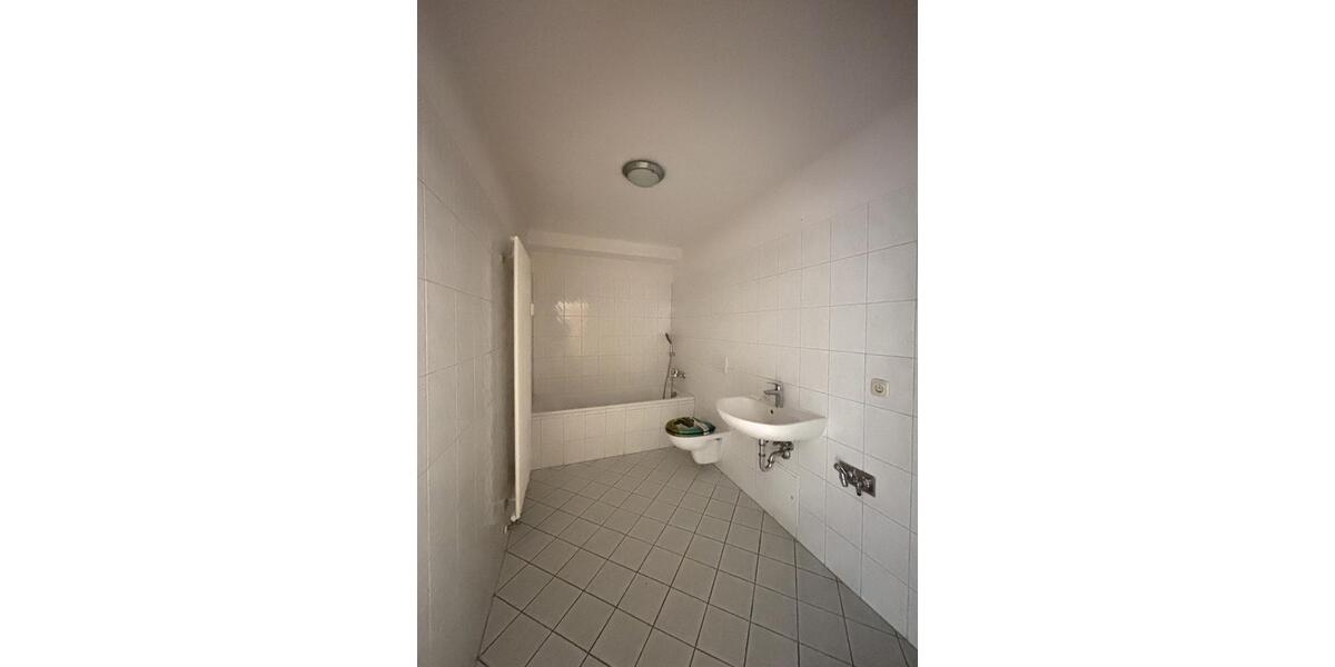 Etagenwohnung Frankfurt (Oder) - 2 Zimmer, 72 m&sup2;, 560&euro; | Angebot:22713986