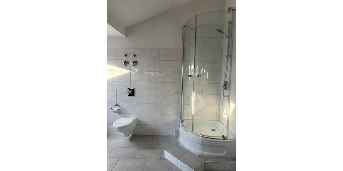 Dachgeschoßwohnung Frankfurt (Oder) Beresinchen - 3.5 Zimmer, 152 m&sup2;, 1.350&euro; | Angebot:26588891