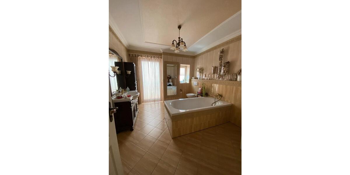 Etagenwohnung Frankfurt (Oder) - 3 Zimmer, 150 m&sup2;, 1.200&euro; | Angebot:26670050