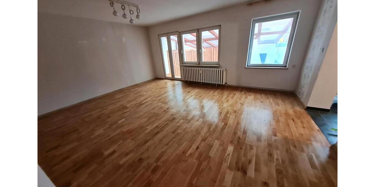 Etagenwohnung Eisenhüttenstadt - 3 Zimmer, 93 m&sup2;, 970&euro; | Angebot:25189748
