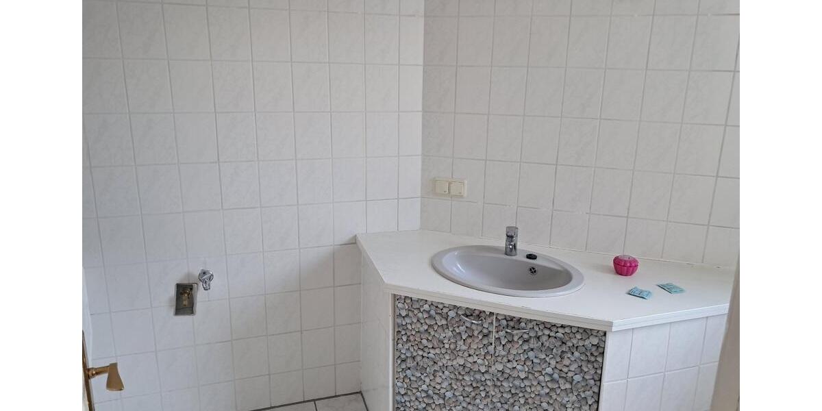 Etagenwohnung Eisenhüttenstadt - 3 Zimmer, 75 m&sup2;, 525&euro; | Angebot:23721570