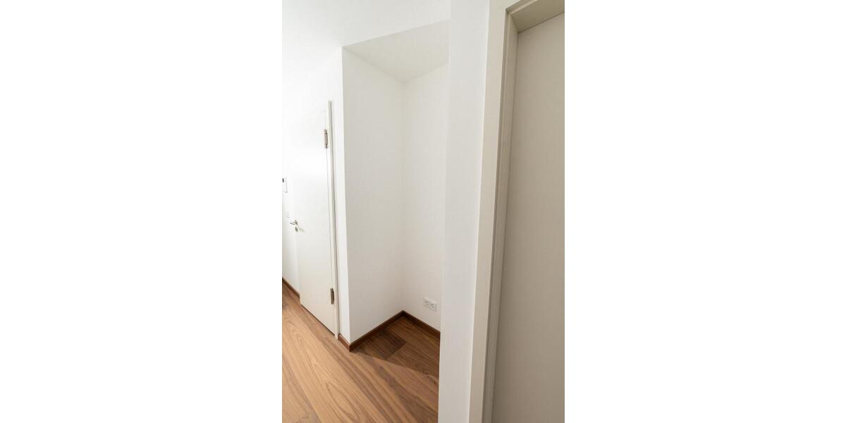 Etagenwohnung Frankfurt (Oder) - 2 Zimmer, 81 m&sup2;, 1.135&euro; | Angebot:25323154