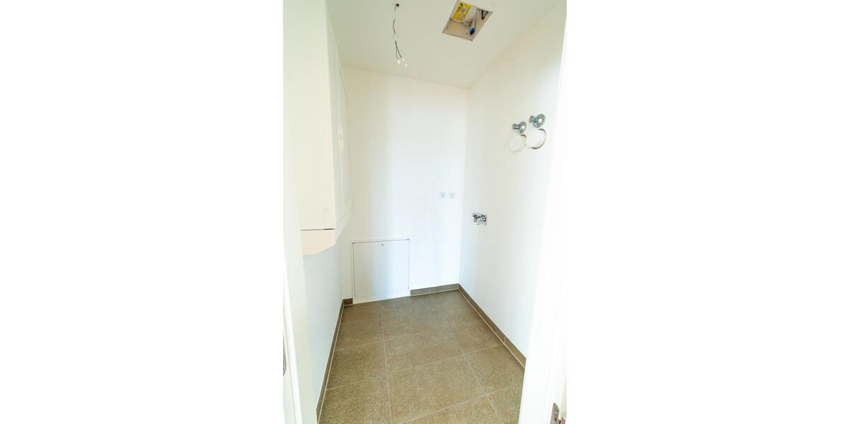 Etagenwohnung Frankfurt (Oder) - 2 Zimmer, 77 m&sup2;, 1.077&euro; | Angebot:25323143