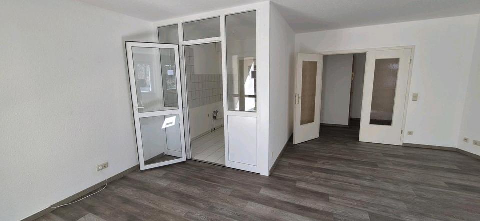 Erdgeschoßwohnung Eisenhüttenstadt - 2 Zimmer, 67 m&sup2;, 614&euro; | Angebot:25833406