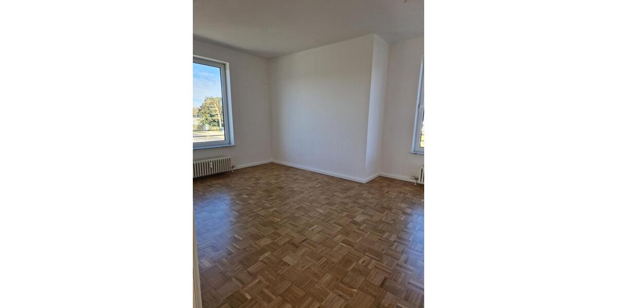 Etagenwohnung Eisenhüttenstadt - 3 Zimmer, 120 m&sup2;, 1.000&euro; | Angebot:25329397