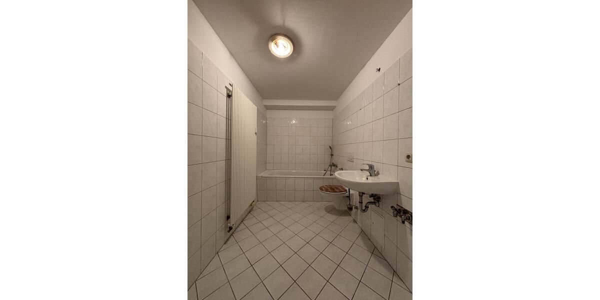 Etagenwohnung Frankfurt (Oder) - 2 Zimmer, 71 m&sup2;, 558&euro; | Angebot:25962670