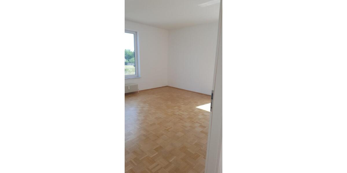 Etagenwohnung Eisenhüttenstadt - 3 Zimmer, 120 m&sup2;, 1.000&euro; | Angebot:25329397