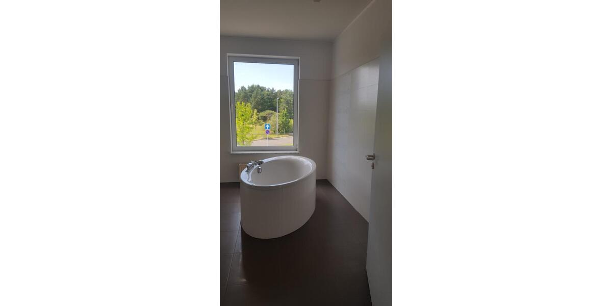 Etagenwohnung Eisenhüttenstadt - 3 Zimmer, 120 m&sup2;, 1.000&euro; | Angebot:25329397