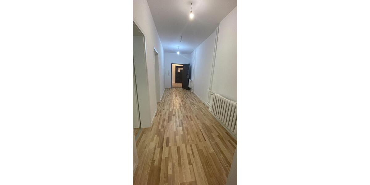 Etagenwohnung Frankfurt (Oder) - 2 Zimmer, 80 m&sup2;, 915&euro; | Angebot:24510547