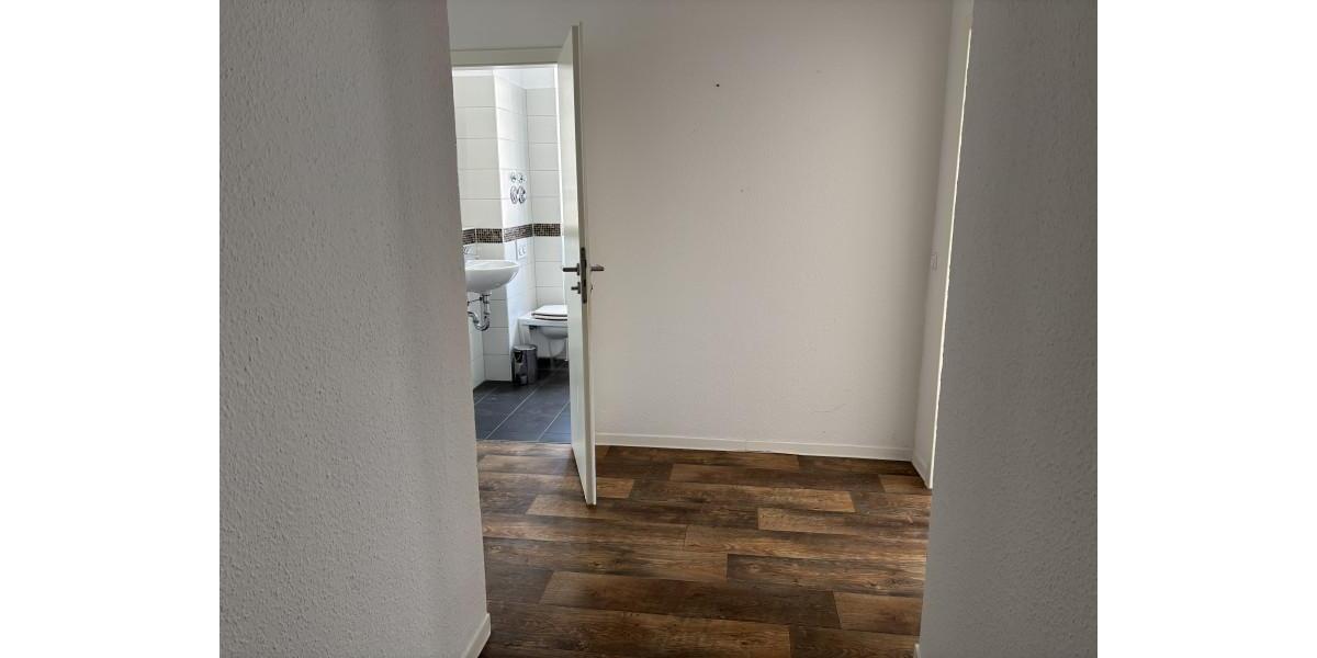 Etagenwohnung Frankfurt (Oder) - 2 Zimmer, 63 m&sup2;, 353&euro; | Angebot:23704733